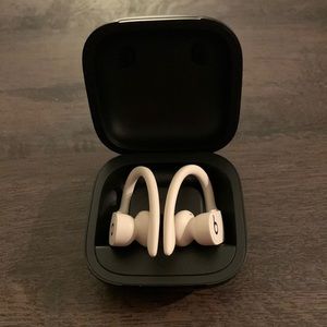 Powerbeats Pro in Ivory